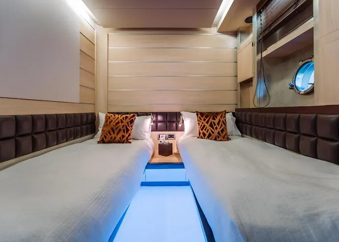 Båthotell Nami - Luxury Yacht *